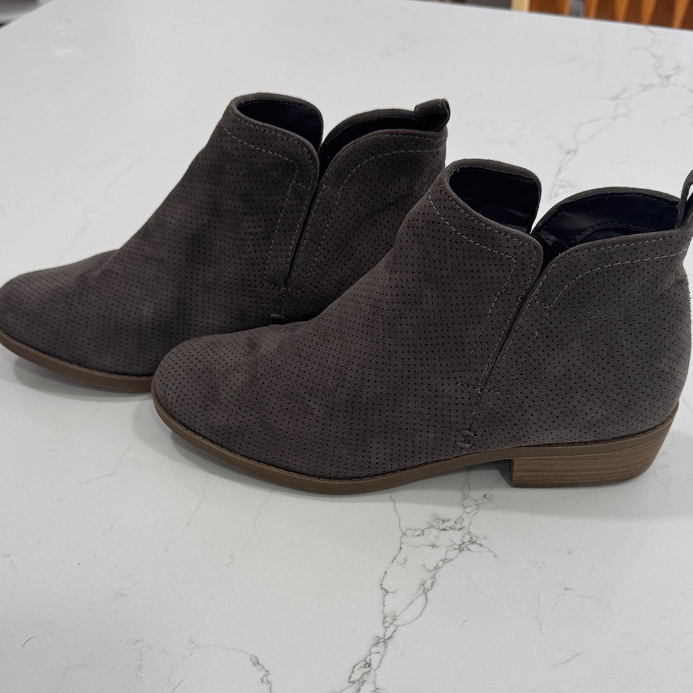 Universal Thred Gray Perforated Ankle Boots